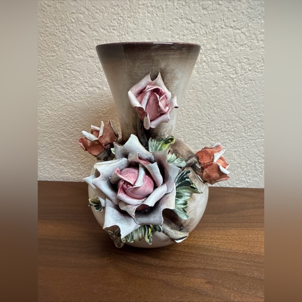 Vintage Capodimonte Italian Porcelain Bisque Rose Vase‎ 7.5" Tall Gorgeous